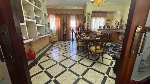 Casa adosada en Venta en Centro