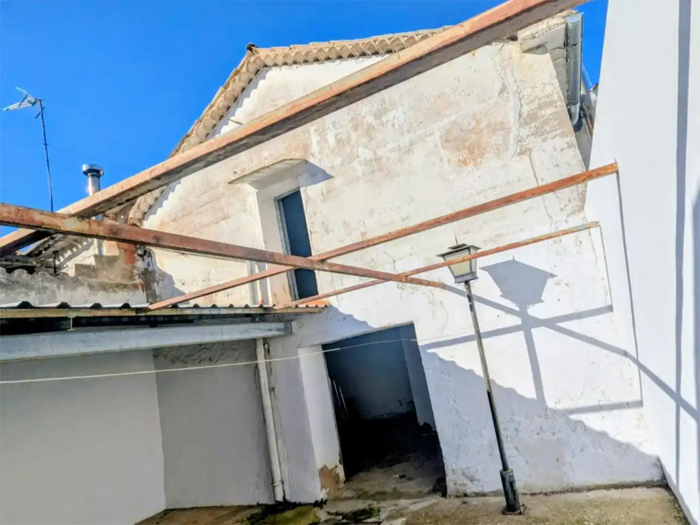 Vista exterior de Pis en venda en El Peral   amb Traster i Balcó