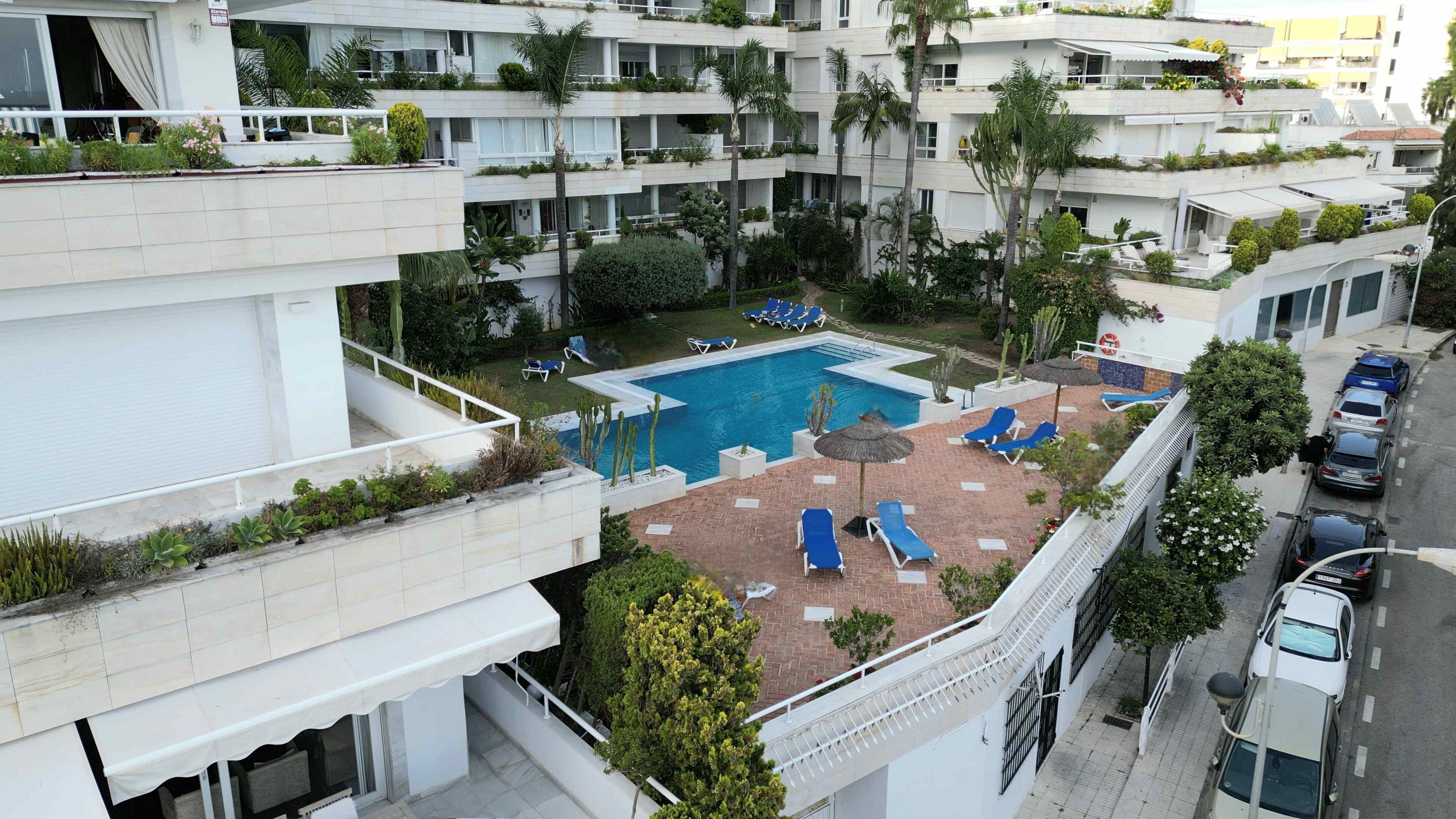 Swimming pool of Apartment for sale in Marbella  with Heating, Alarm and Community pool