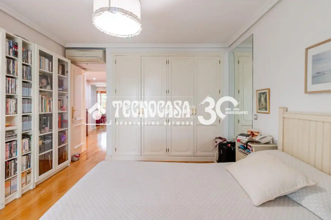 Dormitori de Casa adosada en venda en Madrid amb Aire condicionat, Calefacció i Terrassa