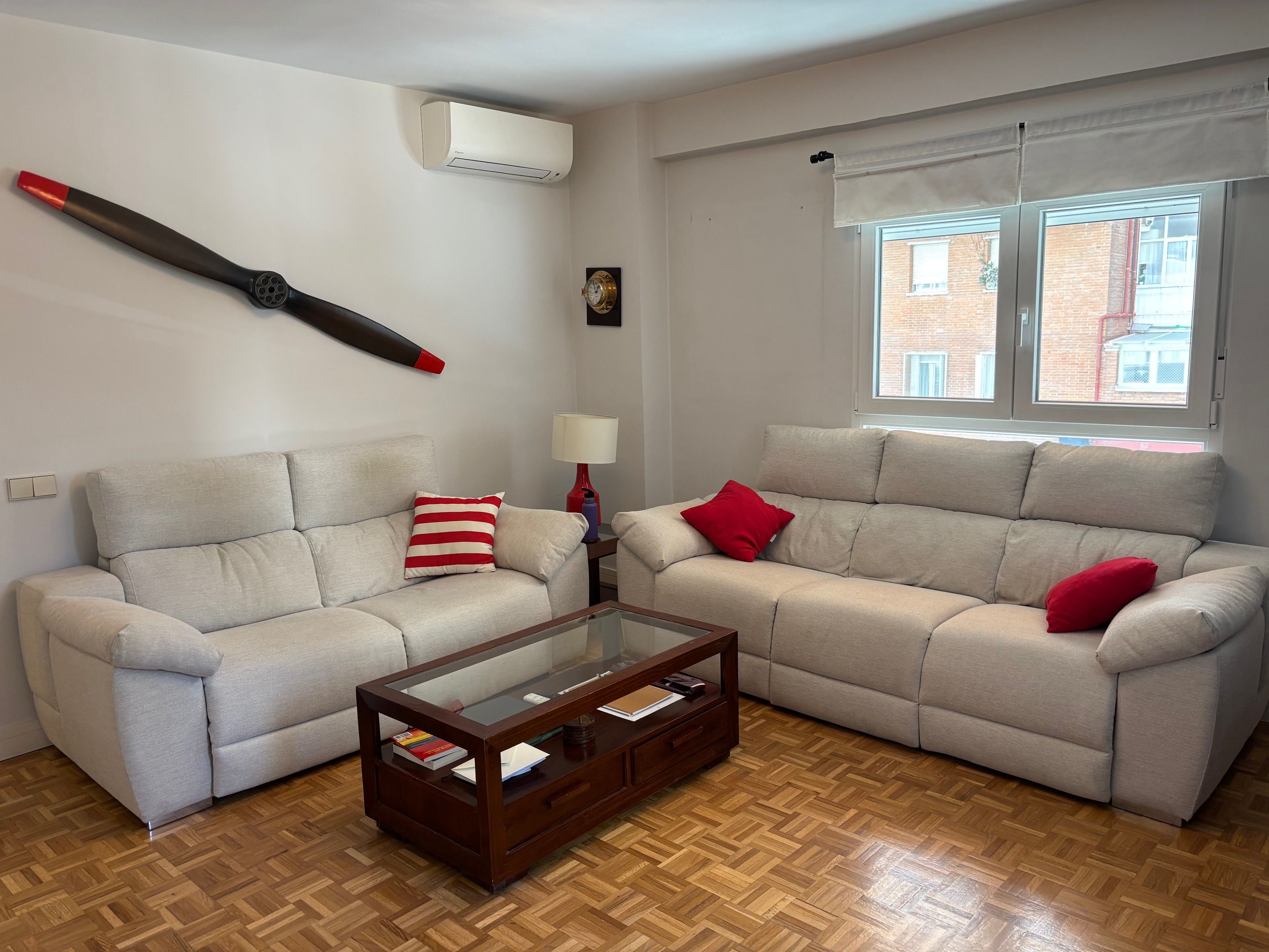 Sala d'estar de Pis de lloguer en  Madrid Capital amb Aire condicionat, Calefacció i Moblat