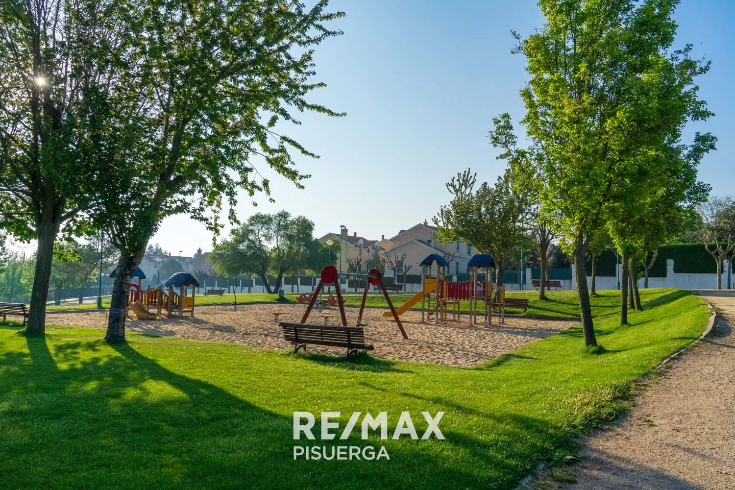 Vista exterior de Casa o xalet en venda en Valladolid amb Calefacció, Jardí privat i Terrassa