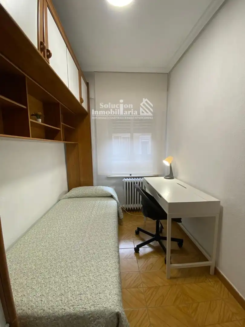 Dormitori de Pis de lloguer en Salamanca amb Calefacció, Terrassa i Moblat
