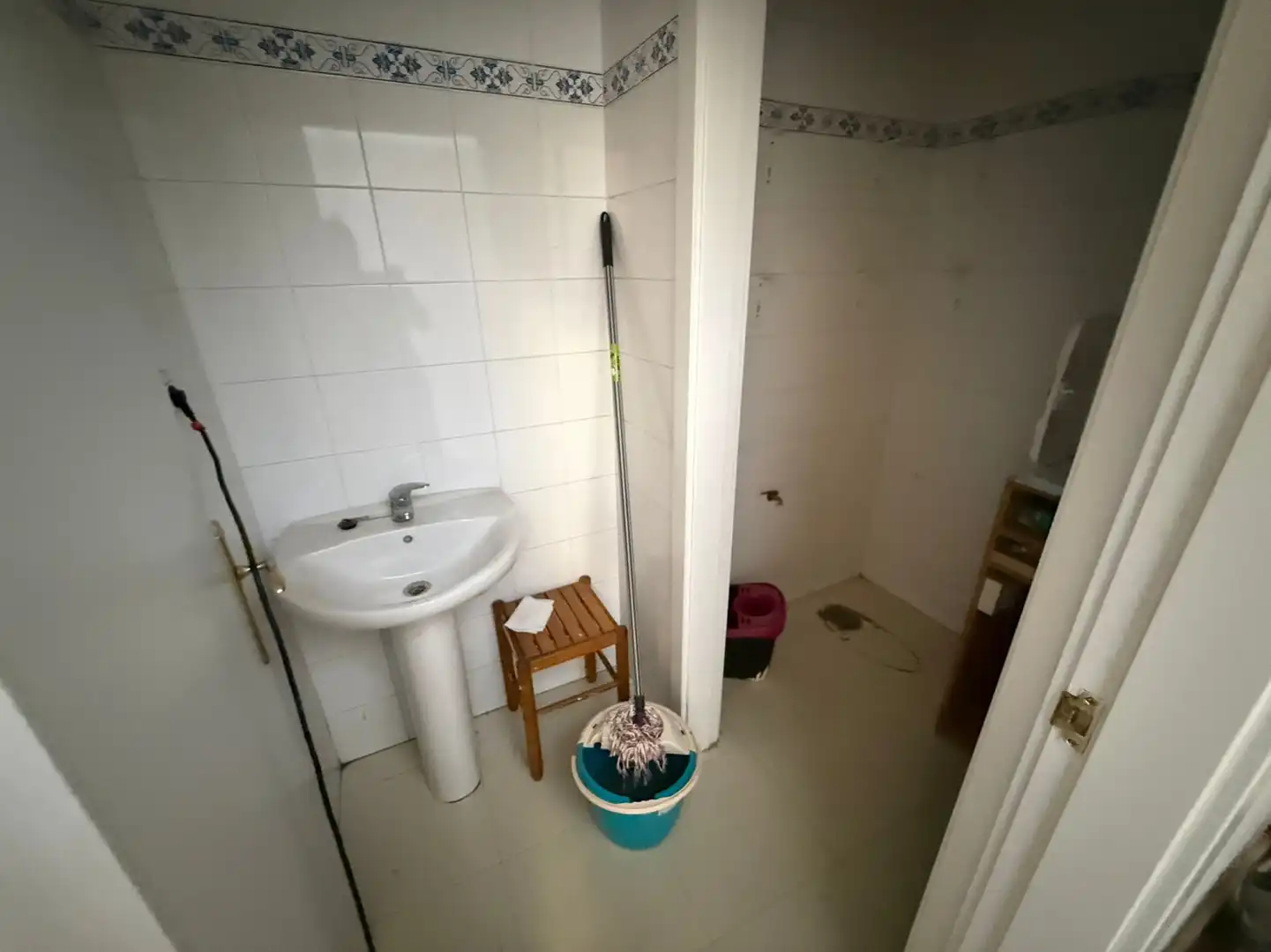 Baño de Nave industrial de alquiler en Laguardia