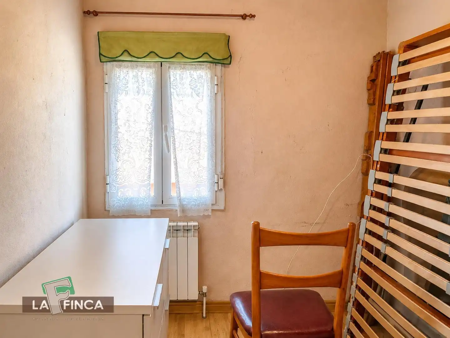 Bedroom of Houses for sale in Belmonte de Miranda  with Heating, Terrace and Storage room