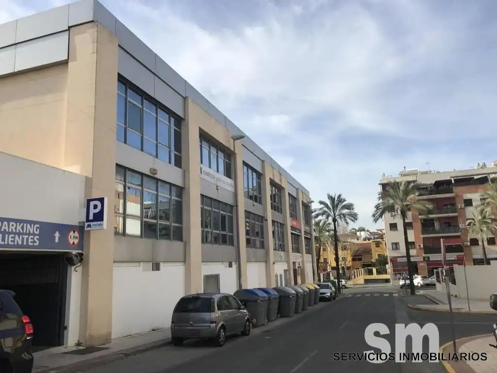 Vista exterior de Oficina en venda en Alcalá de Guadaira