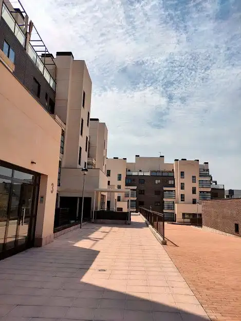Vista exterior de Planta baja de alquiler en Colmenar Viejo con Calefacción, Jardín privado y Terraza