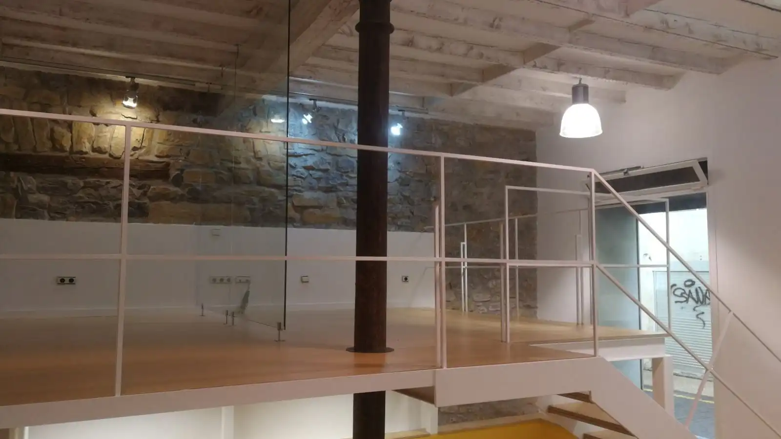 Local comercial en alquiler en CALZADA DE EGIA 9