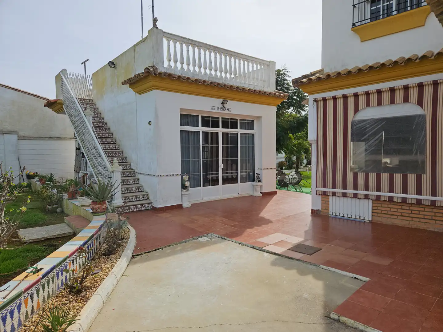 Vista exterior de Casa o xalet en venda en Chiclana de la Frontera amb Aire condicionat, Calefacció i Jardí privat