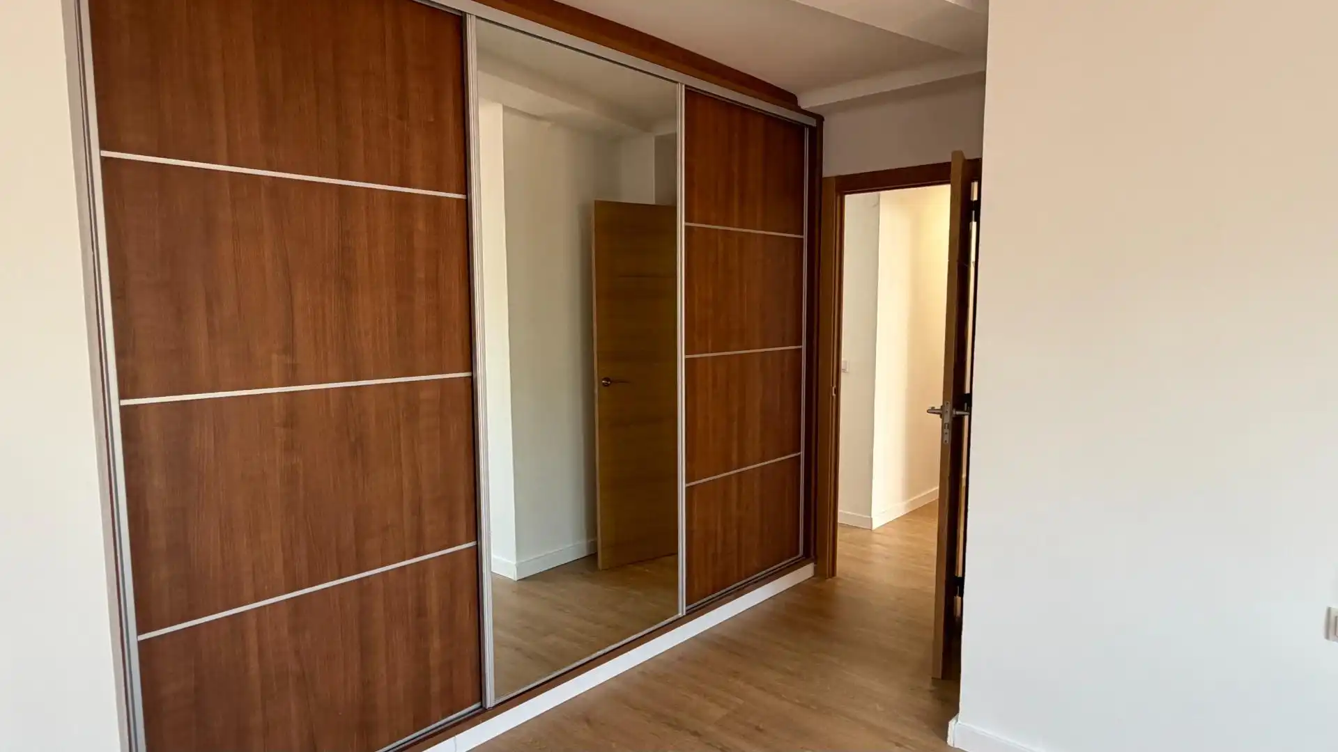 Dormitori de Pis en venda en Paterna amb Aire condicionat, Parquet i Terrassa