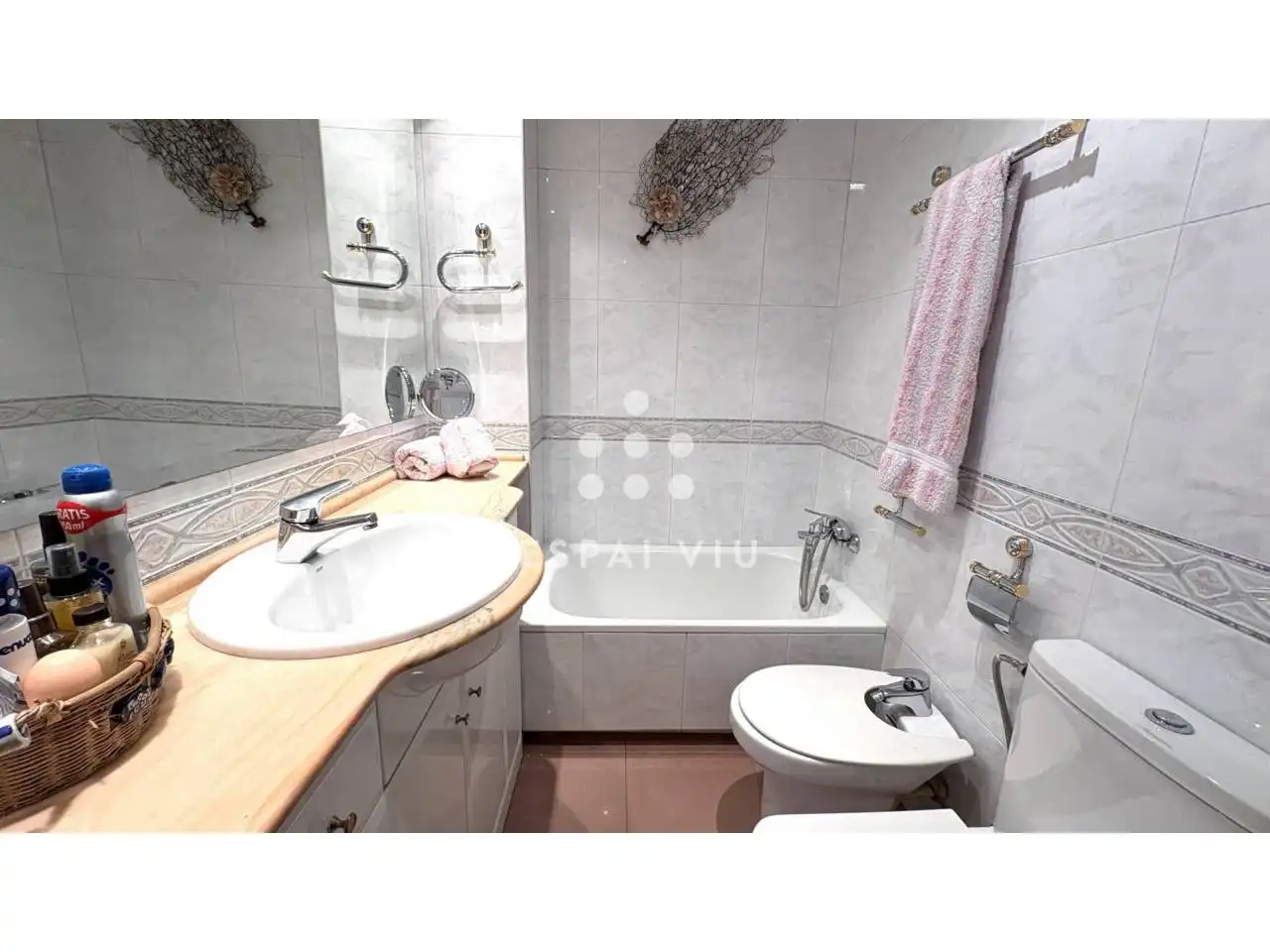 Baño de Piso en venta en Ripollet con Aire acondicionado, Calefacción y Jardín privado