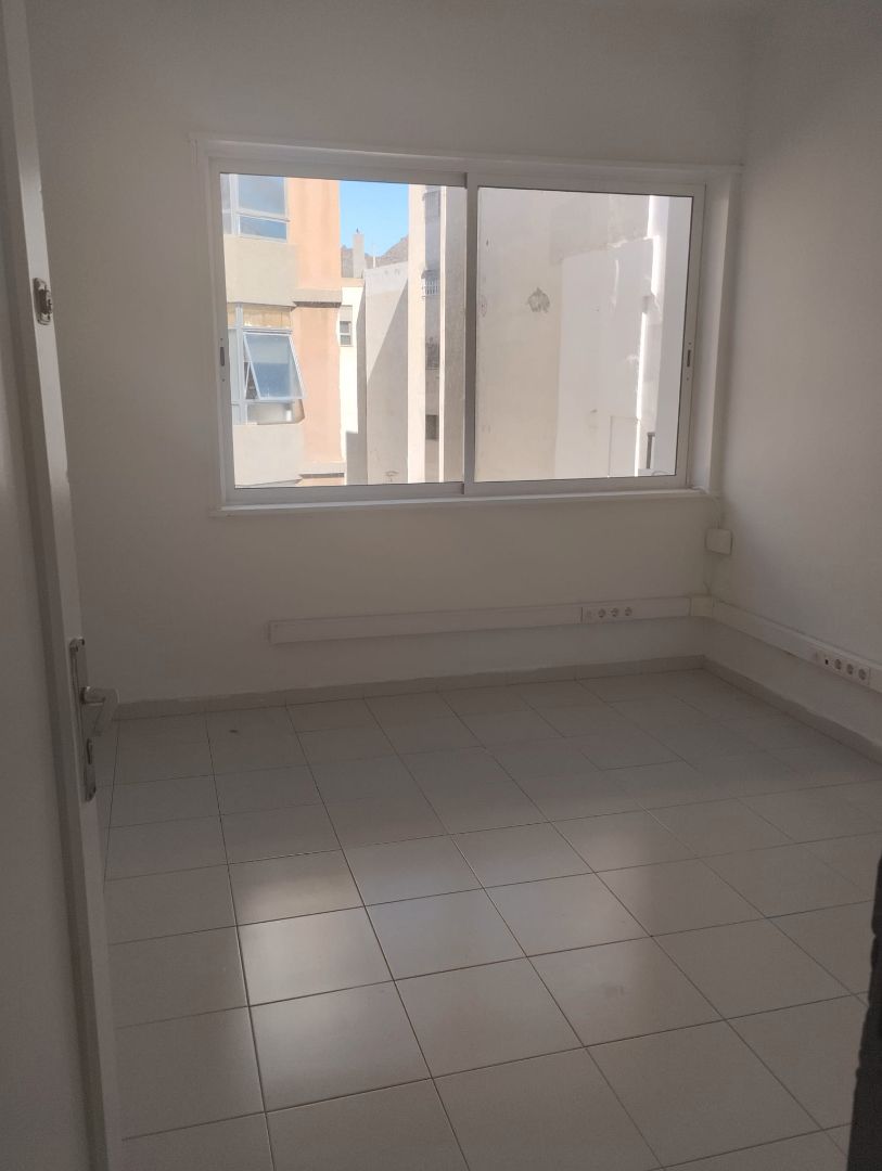 Office for rent in Calle Villalba Hervás, Centro