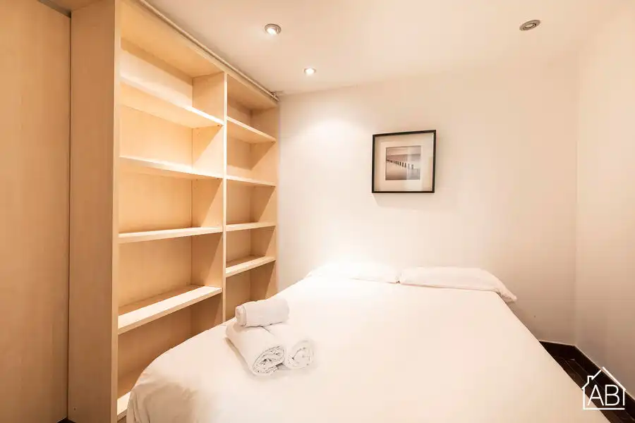 Schlafzimmer von Wohnungen zum Verkauf in Barcelona mit Möbliert und Balkon