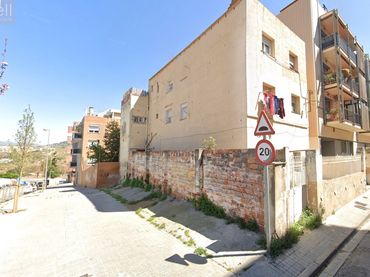 Flat for sale in PASSATGE SOLER I BIOSCA 
Es: Pl: Pt:
 BADALONA (BARCELONA)