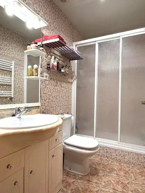 Badezimmer von Wohnung zum Verkauf in Sant Boi de Llobregat mit Klimaanlage, Heizung und Terrasse