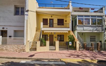 Vista exterior de Casa adosada en venda en Calafell amb Terrassa i Balcó