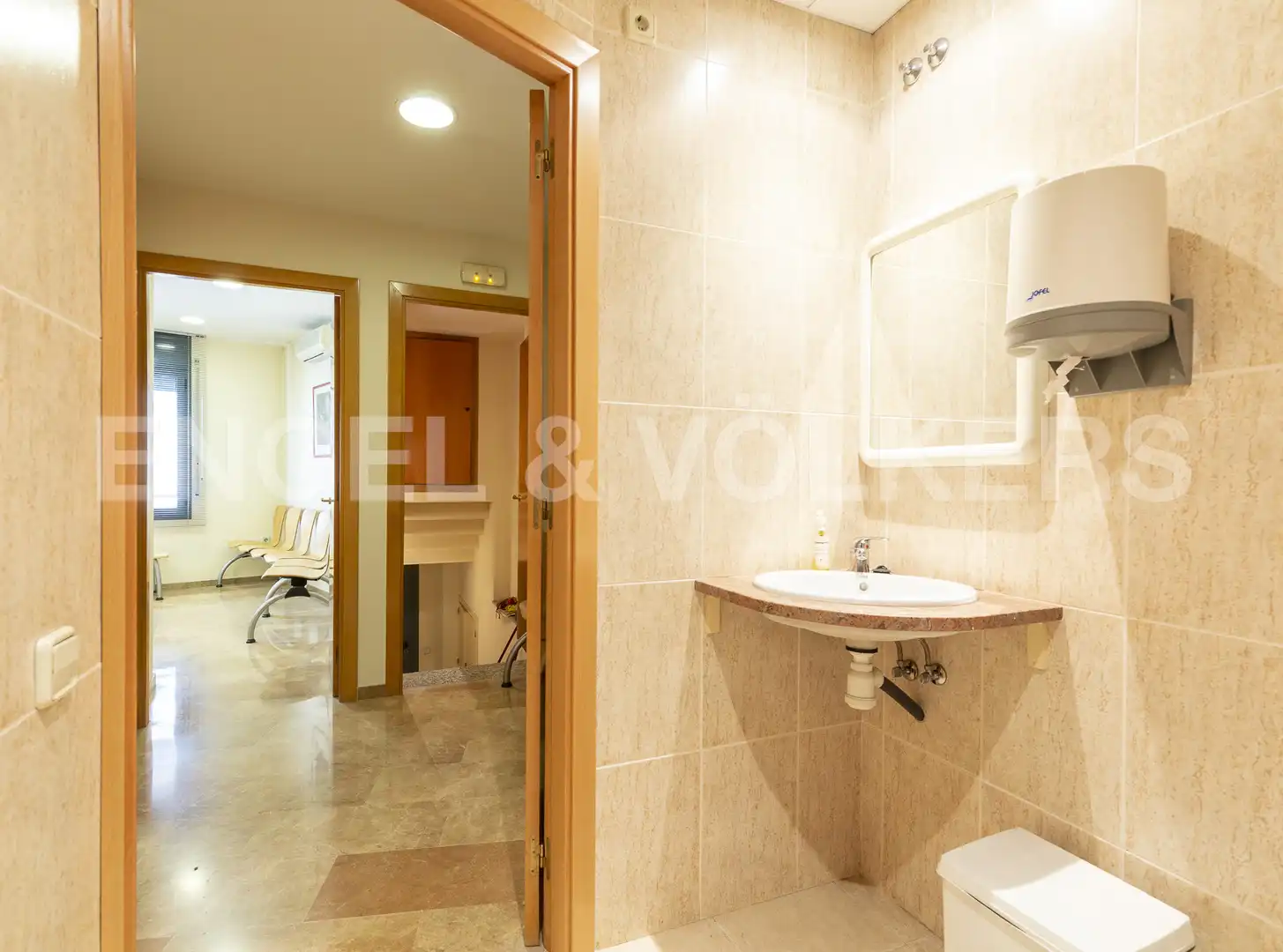 Bathroom of Office for sale in Manresa