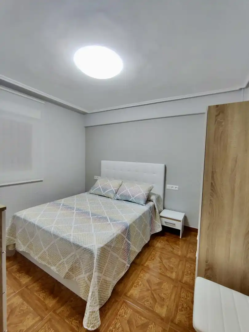 Dormitori de Pis de lloguer en Laredo amb Calefacció, Terrassa i Moblat