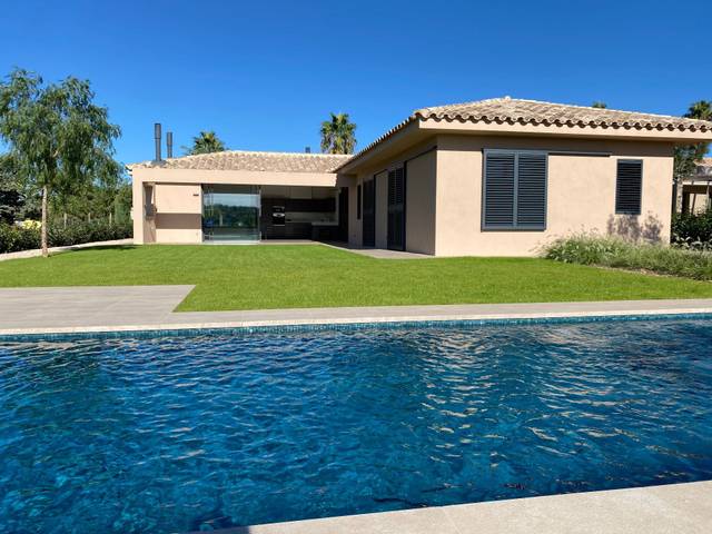 Casa-chalet en Venta en Navata