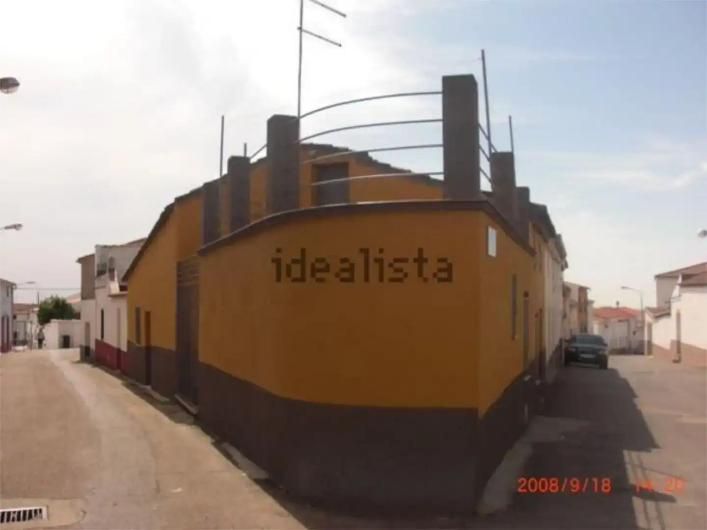 Vista exterior de Casa adosada en venda en Zorita amb Traster