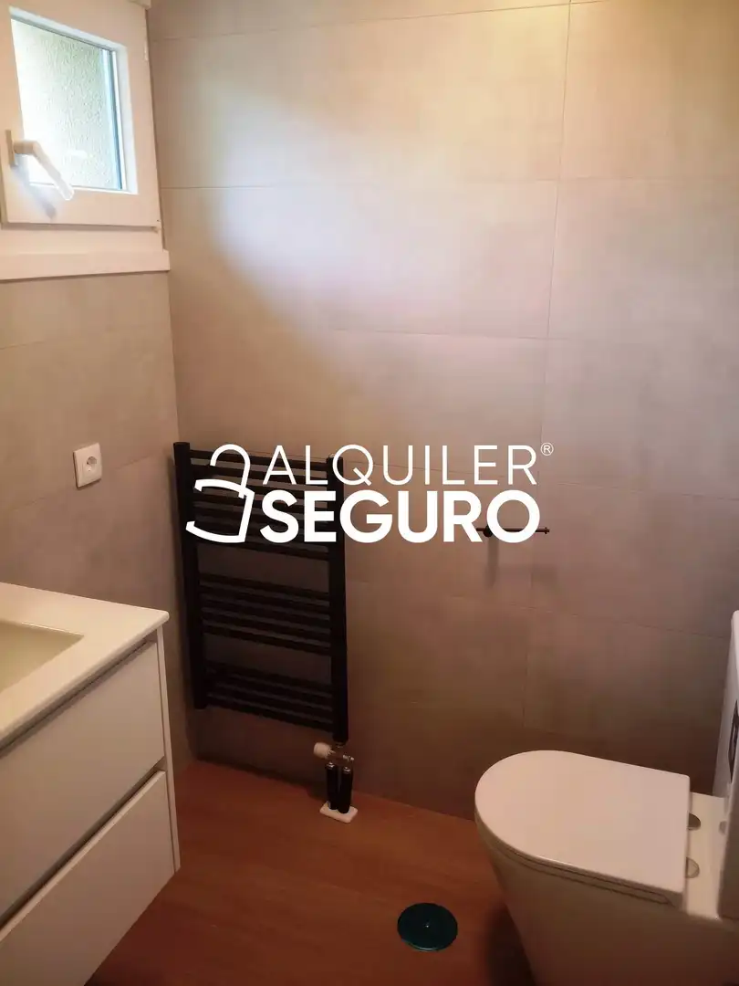 Baño de Piso de alquiler en Valladolid con Calefacción y Trastero