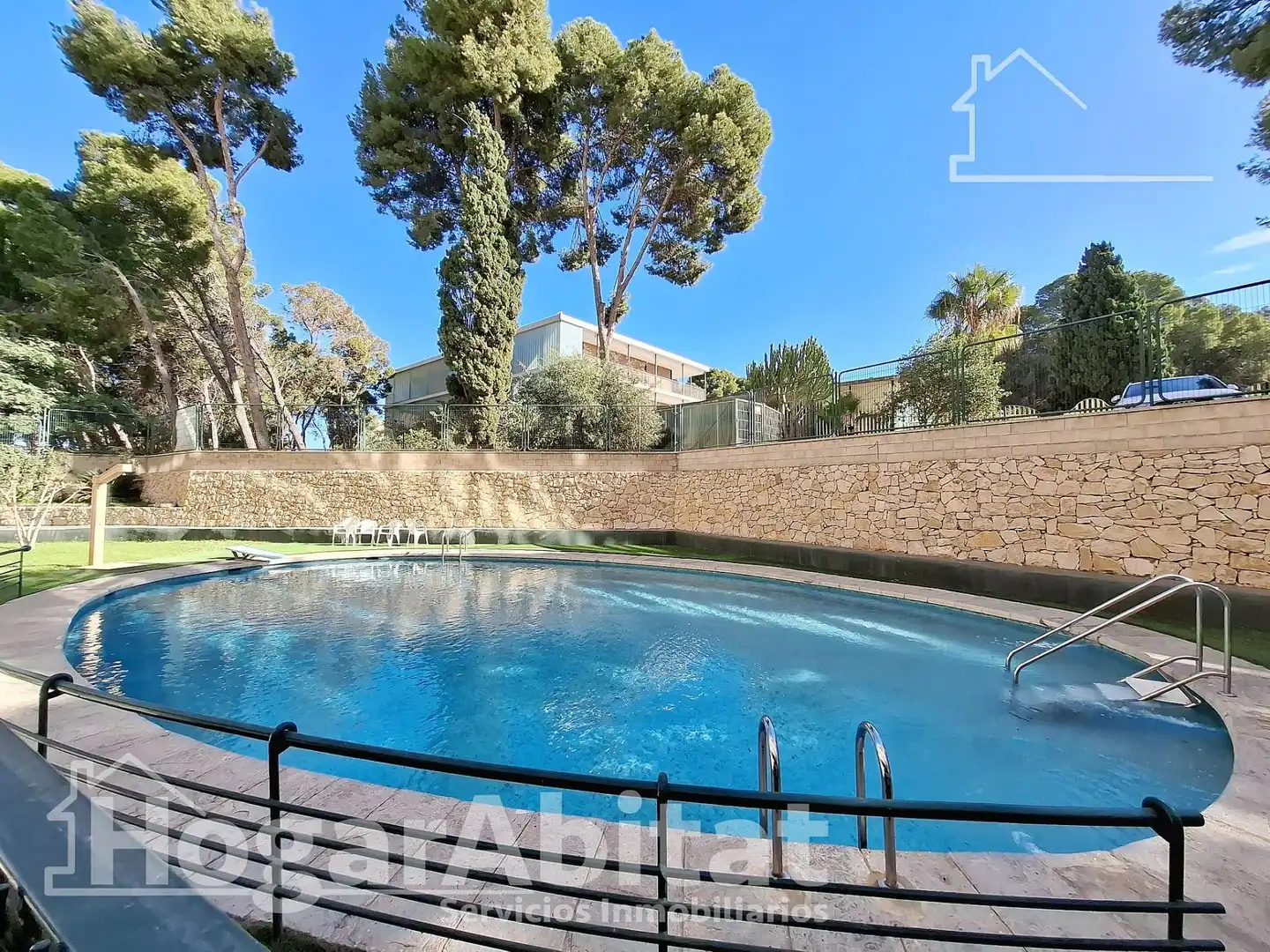 Piscina de Pis en venda en Alicante / Alacant amb Aire condicionat, Calefacció i Jardí privat