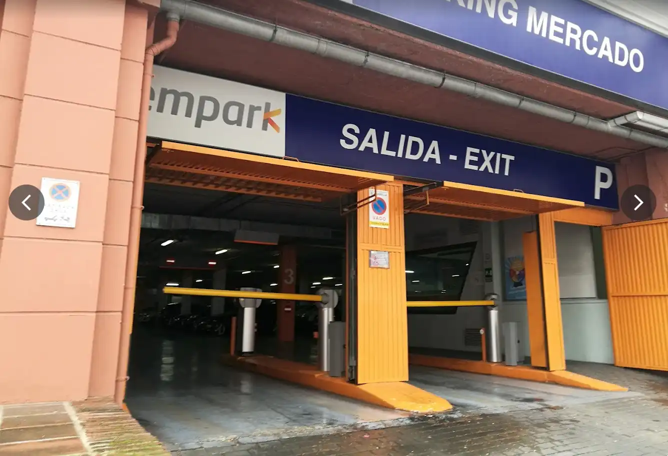Aparcament amb ascensor en venda a Calle Jacinto Benavente, imagen 4