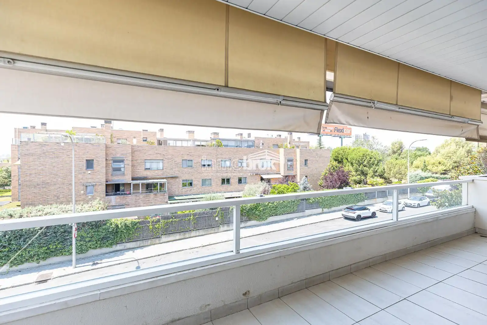 Vista exterior de Àtic de lloguer en La Moraleja amb Aire condicionat, Terrassa i Traster