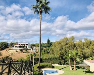 Vista exterior de Planta baixa en venda en Marbella amb Aire condicionat, Terrassa i Piscina