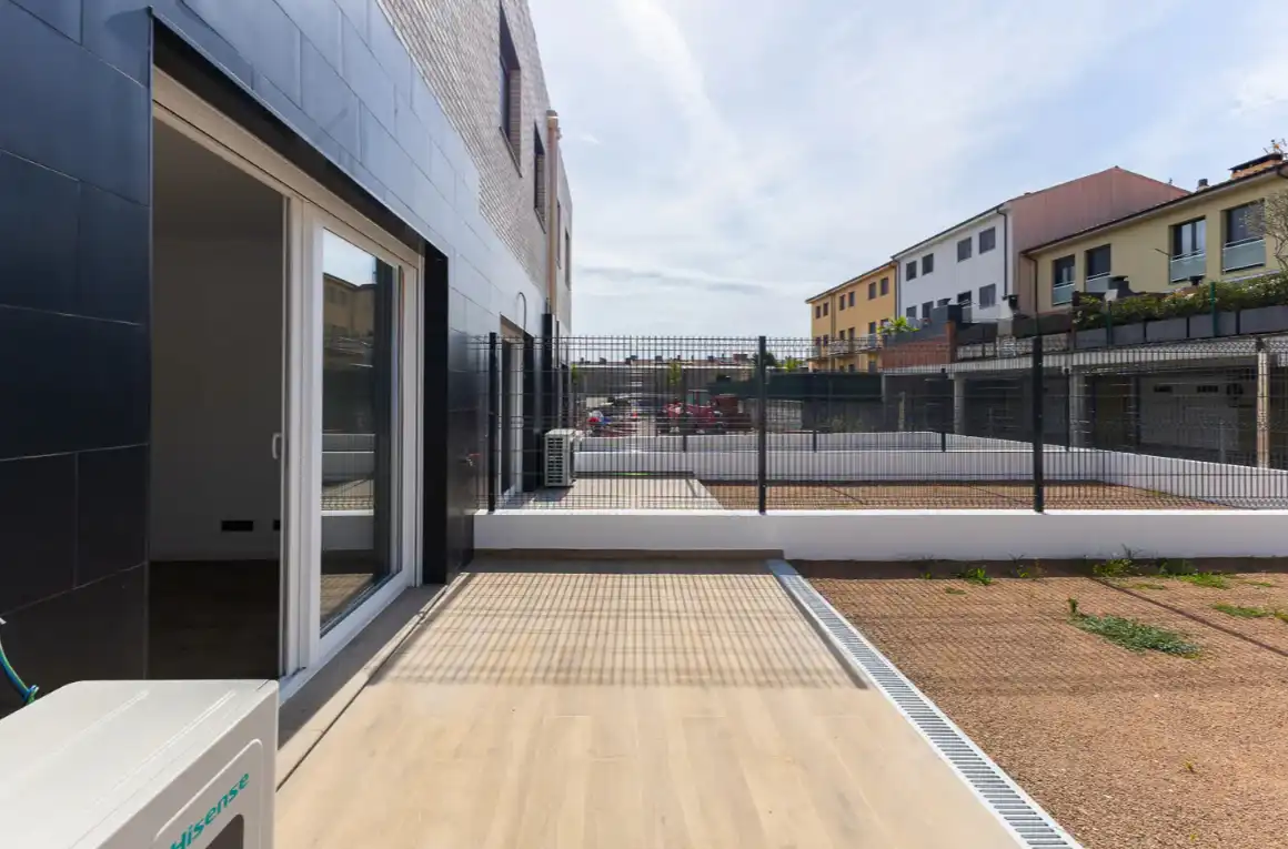 New build Terraced house with garden for sale in Carrer del Pintor Guàrdia, imagen 22
