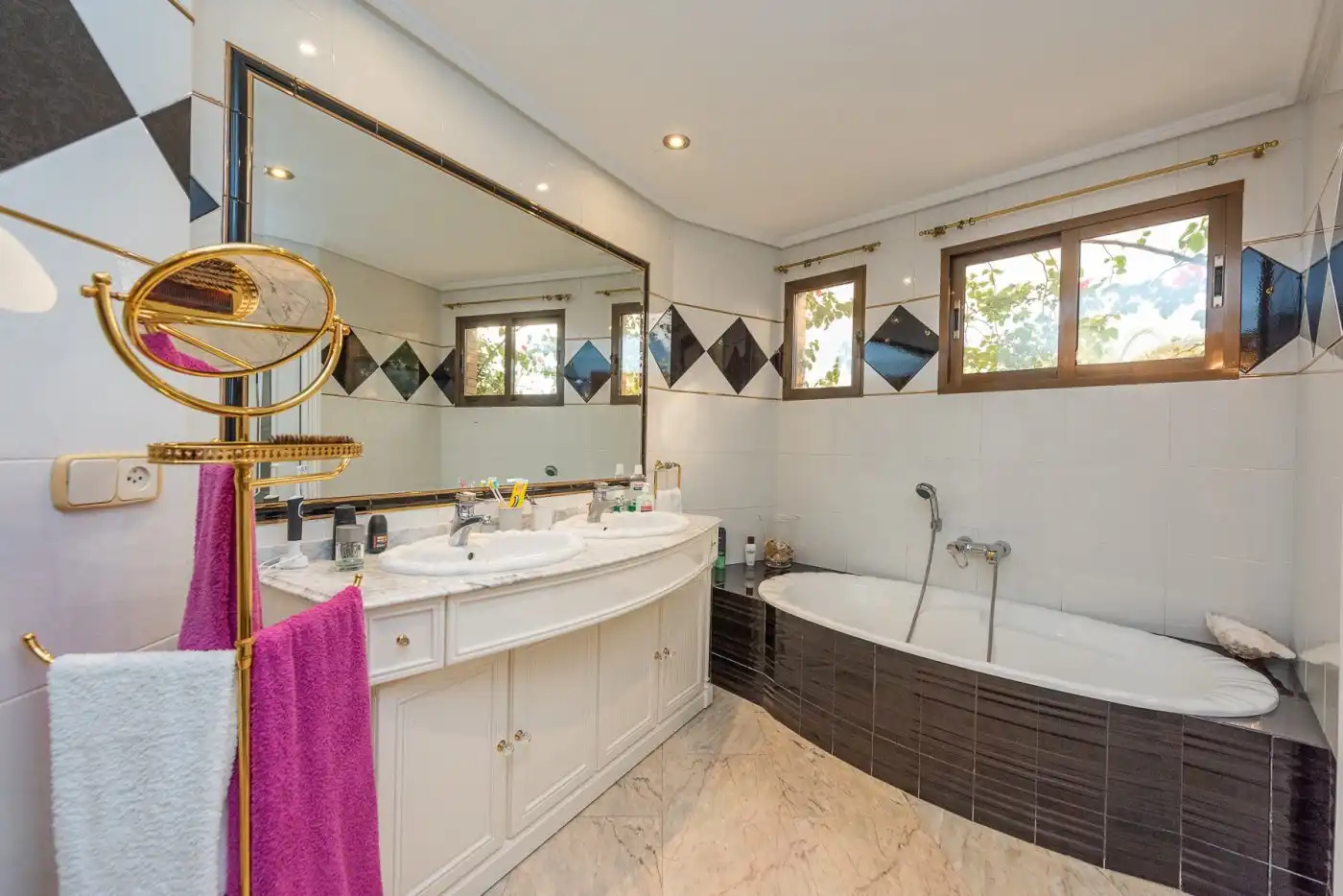 Bathroom of Houses for sale in Petrer  with Air Conditioner, Heating and Private garden