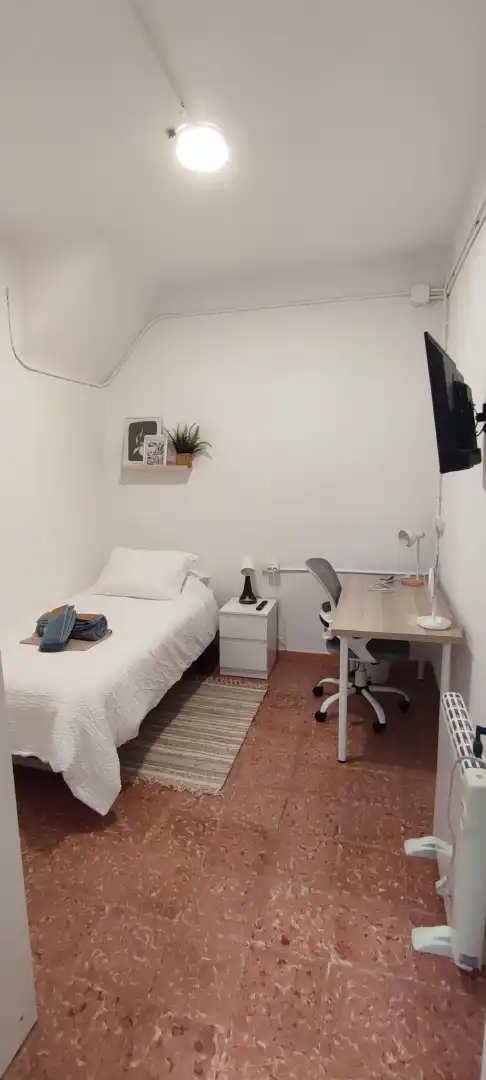 Bedroom of Flat for rent in Terrassa  with Air Conditioner, Heating and Furnished