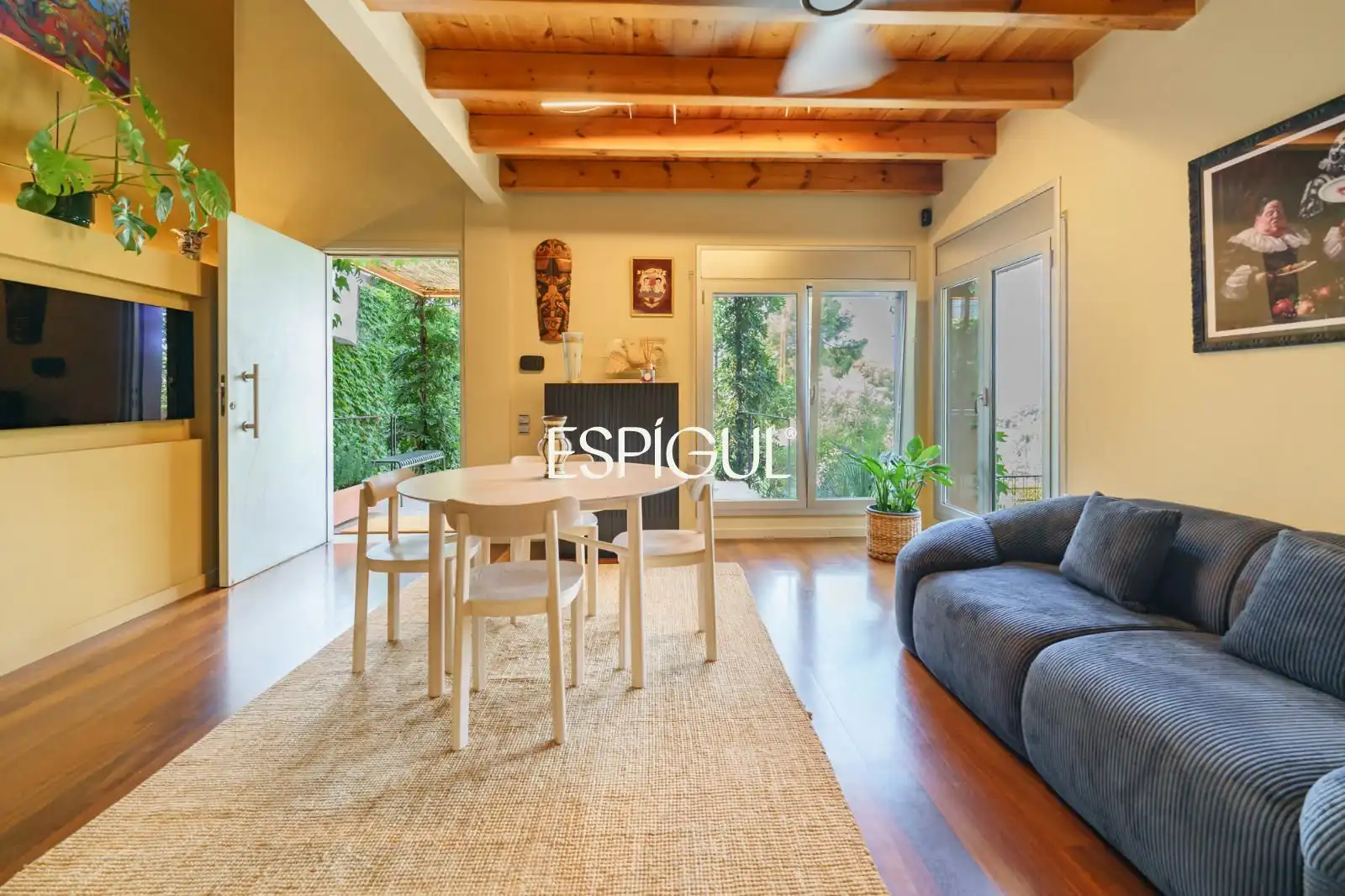 Sala de estar de Casa o chalet en venta en Molins de Rei con Aire acondicionado, Calefacción y Jardín privado