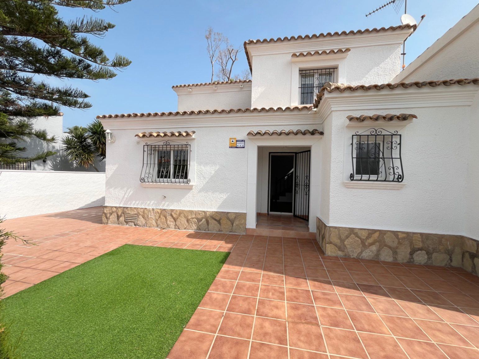 Vista exterior de Casa o chalet en venta en Els Poblets con Terraza, Trastero y Piscina
