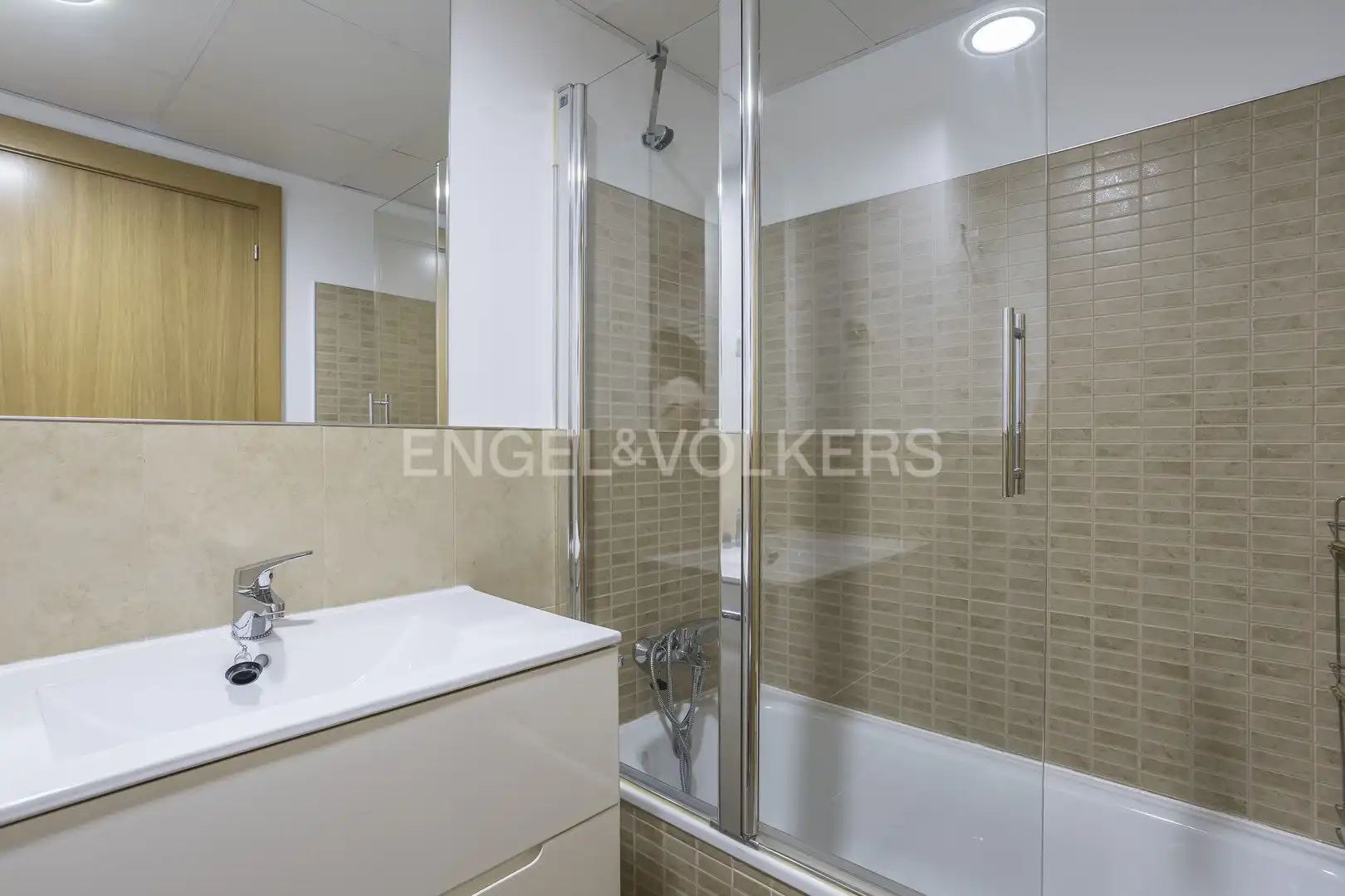 Badezimmer von Dachboden zur Miete in Madrid mit Klimaanlage, Heizung und Terrasse
