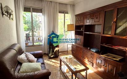 Living room of Flat for sale in  Madrid Capital