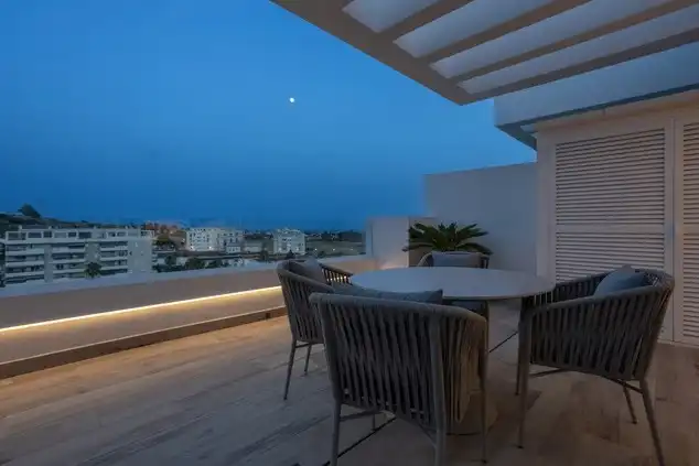 Terraza de Ático en venta en Marbella con Aire acondicionado, Calefacción y Jardín privado