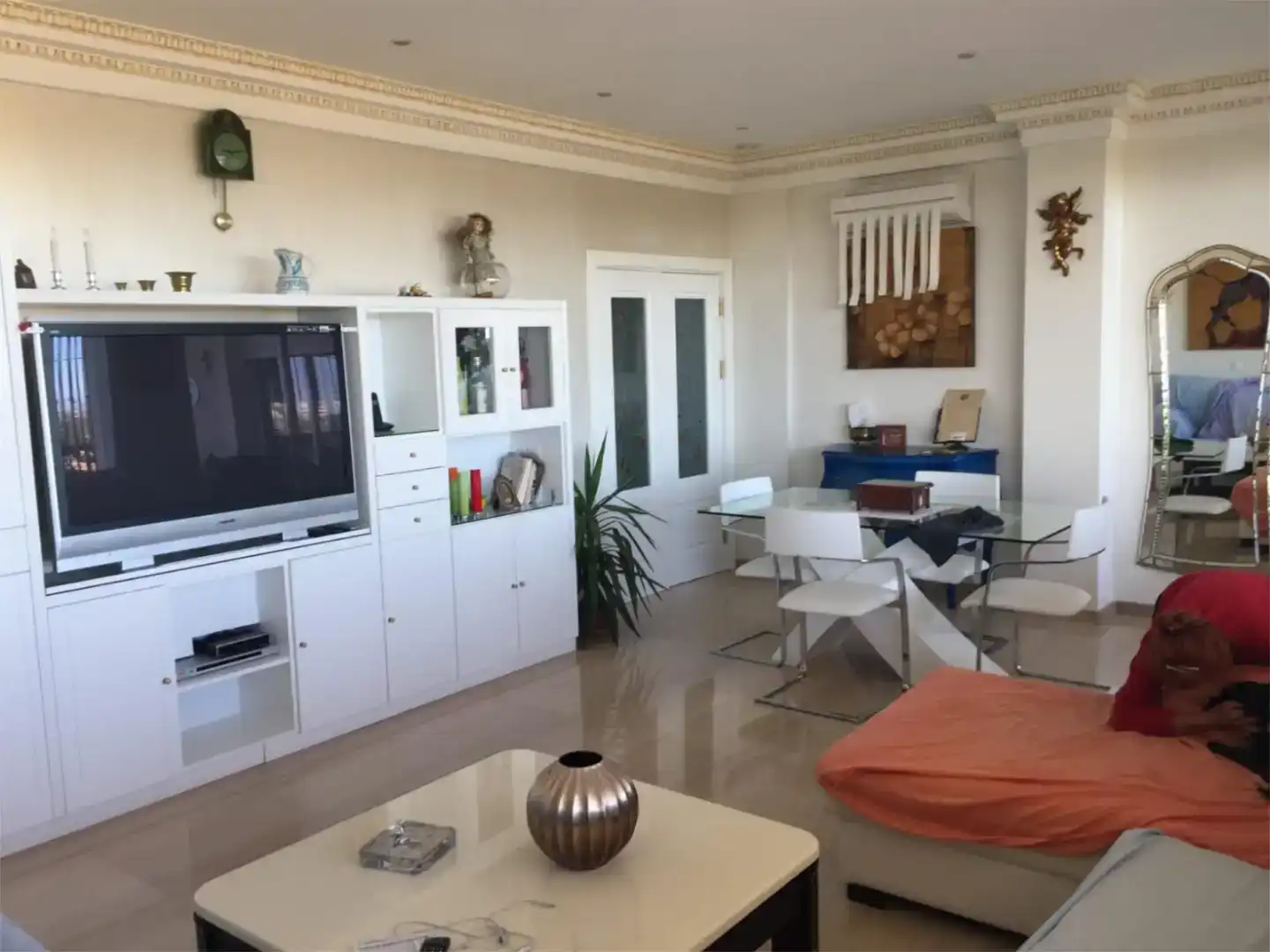 Sala d'estar de Casa o xalet de lloguer en Picassent amb Aire condicionat, Jardí privat i Traster