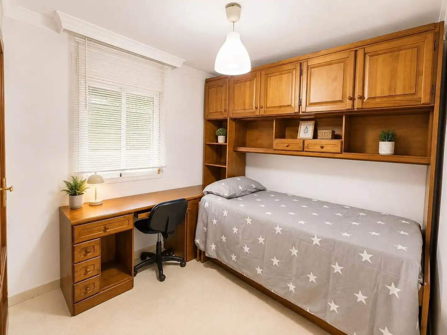 Habitación de Piso de alquiler en Málaga con Terraza, Amueblado y Piscina comunitaria