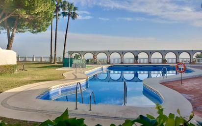 Piscina de Casa o xalet en venda en Benalmádena amb Aire condicionat, Terrassa i Moblat