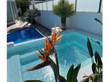Xalet amb piscina en venda a Falconera