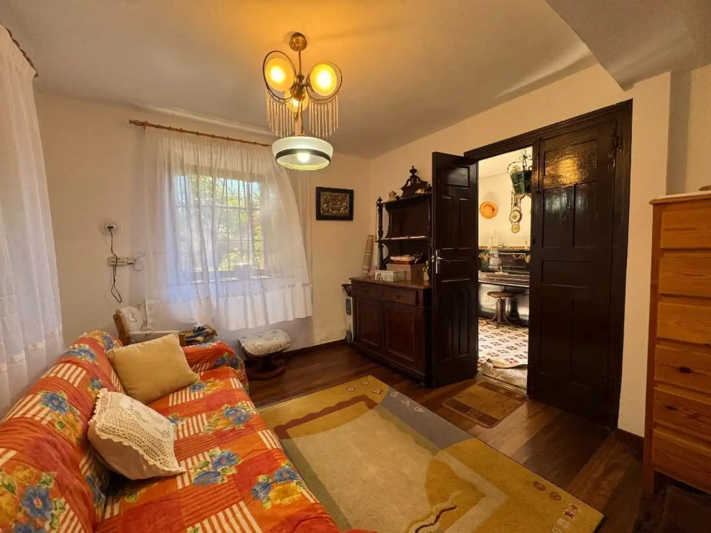 Sala d'estar de Casa adosada en venda en Molledo