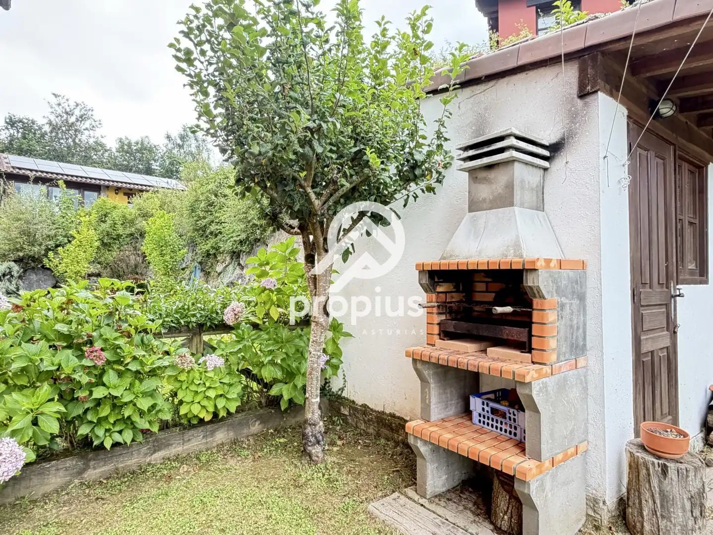 Jardí de Casa adosada en venda en Cangas de Onís amb Calefacció, Jardí privat i Terrassa