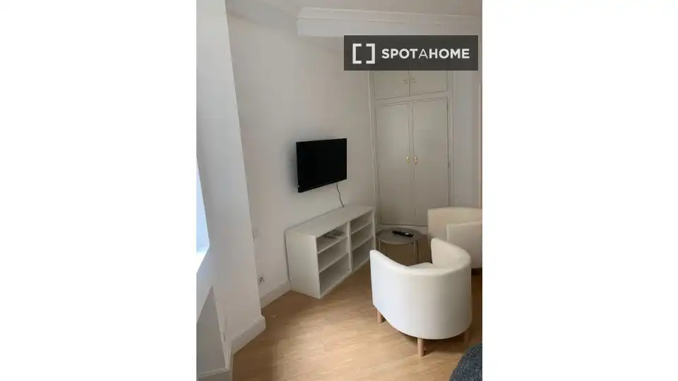 Habitación de Piso de alquiler en Madrid con Aire acondicionado, Calefacción y Amueblado