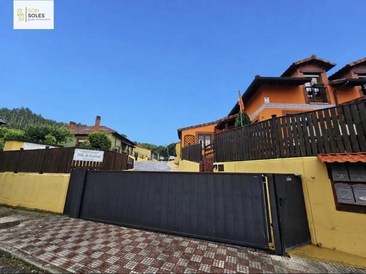Vista exterior de Casa o xalet en venda en Camargo amb Calefacció, Jardí privat i Balcó