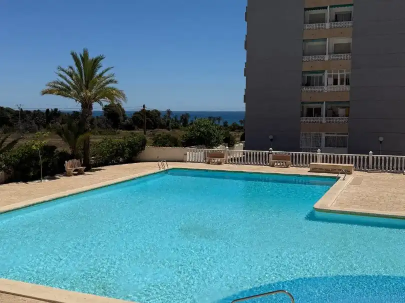 Piscina de Piso en venta en Torrevieja con Aire acondicionado y Terraza