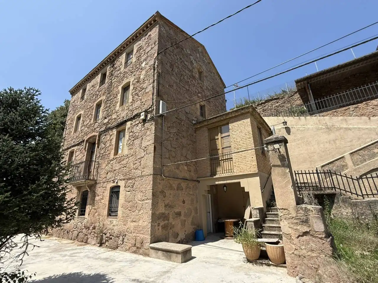 Außenansicht von Country house zum Verkauf in Cardona mit Privatgarten und Terrasse