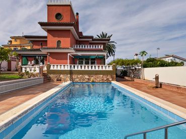 Casa amb piscina en venda a Churriana