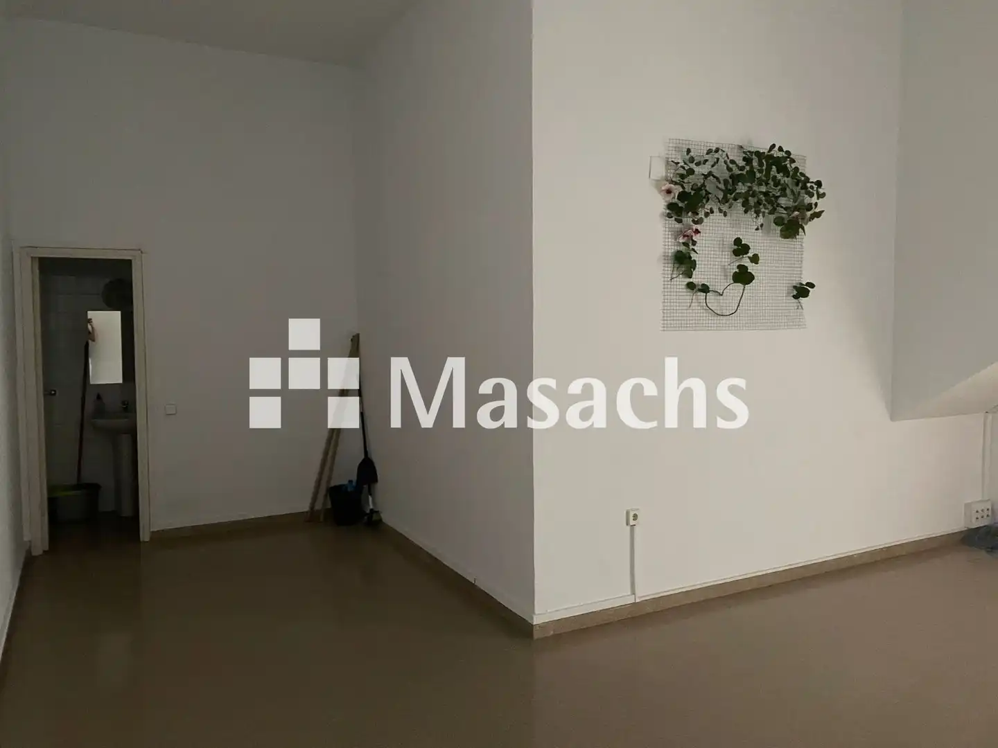 Local comercial en venda a Llevant, imagen 2