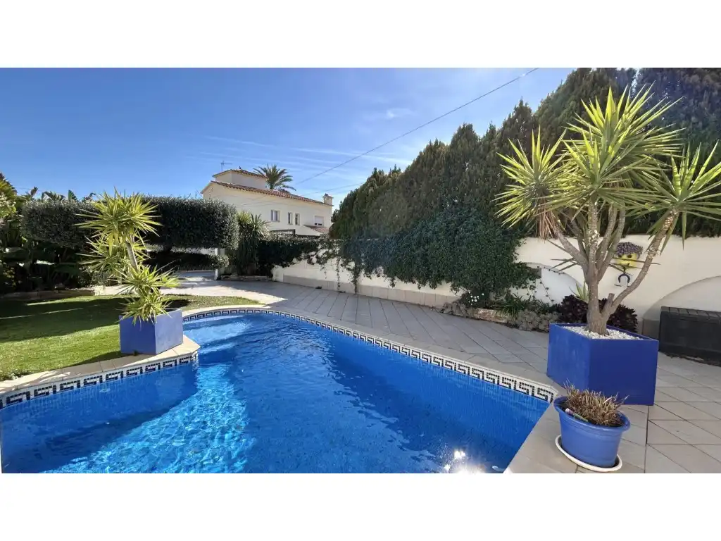 Swimming pool of Houses for sale in Empuriabrava